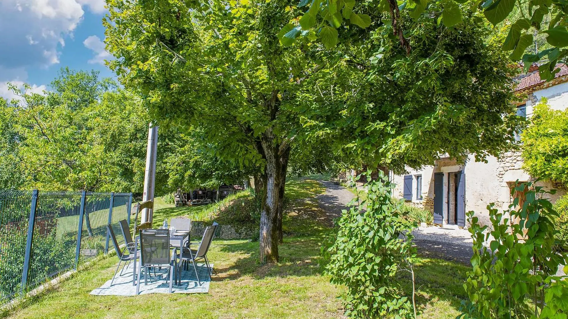 Tranquil Holiday Home In Soturac With Pool 0*,  فرنسا